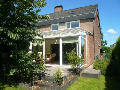 Großes Reihenendhaus mit Wintergarten in Norderstedt-Glashütte