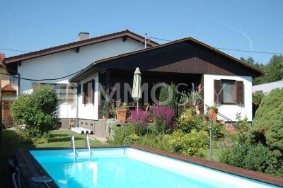 Top in Schuss gehalten und fantastische Lage- mit Pool,Keller,Garage