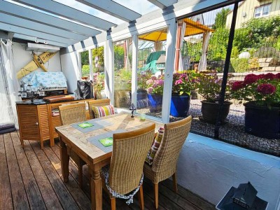 Genug von langweiligen Häusern ? Freuen Sie sich auf ein hochwertig modernisiertes Haus mit Charme