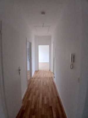 zentrale und frisch renovierte 3-Zimmer Wohnung