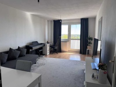 2-Zimmer-möblierte Wohnung mit Einbauküche und Balkon
