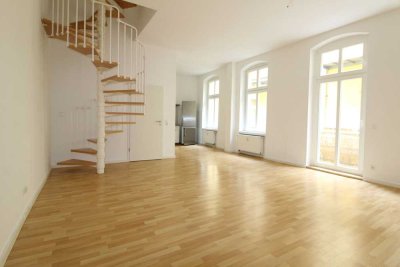 Erster Monat kaltmietfrei! Helle Maisonettewohnung im Hinterhaus mit EBK und Balkon!