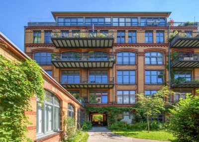 Sunny 155 sqm loft with large balcony and fitted kitchen close to Kreuzberg