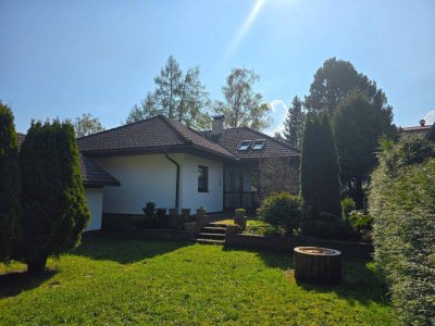 Top gepflegter Bungalow mit idyllischem Garten