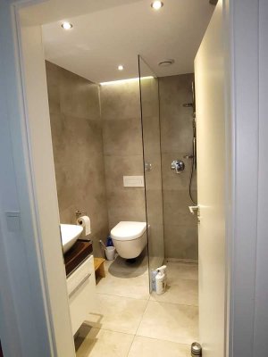 3,5-Zimmer-Wohnung mit Balkon zur Düssel – Parkett, Kamin & EBK – Düsseldorf-Wersten