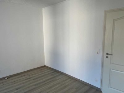 Attraktive und vollständig renovierte 4-Raum-Maisonette-Wohnung mit Balkon in Bad Nauheim
