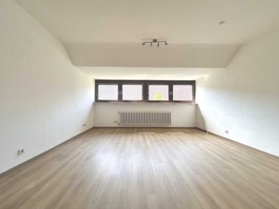 7250 - Helle, renovierte 4-Zimmerwohnung nähe Karlstor/BGH! WG-geeignet!