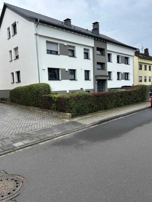 Geräumige 3-Zimmer-Wohnung mit großem Balkon ins Grüne