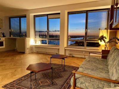 Stylisch möbliertes Appartement mit Pool und atemberaubenden Blick auf Elbe und Hafen