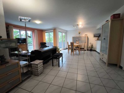 Vom Privat in Büchig! Lichtdurchflutete 2- Zimmer Wohnung mit Garage