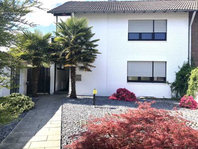 Modernisiertes Einfamilienhaus mit Wintergarten, Garage und 3 Stellplätze  in Top Lage von Pongs