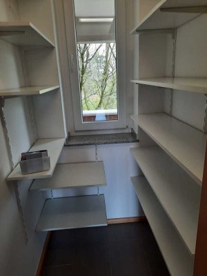 Renovierte 4,5-Zimmer-Wohnung in ruhiger uninaher Lage mit Balkon und Einbauküche in Bochum