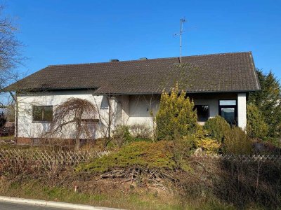 Einfamilienwohnhaus im Bungalowstil in sonniger unverbaubarer Ortstandlage in Irnsing