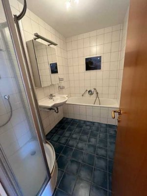 TOP- bezugsfertig, sehr gepflegte 2-ZKB, 75m², 2. OG, G.-WC, EBK, Balkon, Keller, zuzügl. Garage