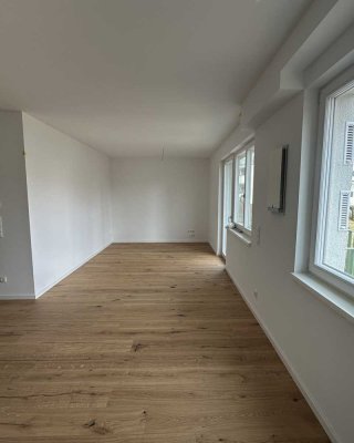3-Zimmer-Neubau mit Balkon & EBK | Tram vor der Tür | 20 Min. nach Prenzlauer Berg