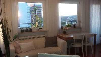 Helle, geräumige 1 - Zimmer Wohnung mit Balkon