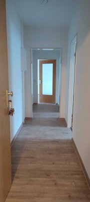 Frisch renovierte Wohnung + 1 Jahr Garage kostenlos