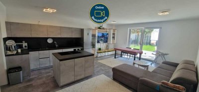 RUHIGE NATURLAGE TRIFFT STADTLEBEN – LICHTDURCHFLUTETE NEUBAU ERDGESCHOSSWOHNUNG MIT GARTEN