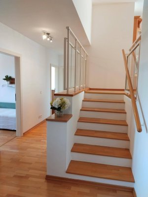 möblierte Neubau-Wohnung in bester Ruhelage, mit Ausblick / WG tauglich