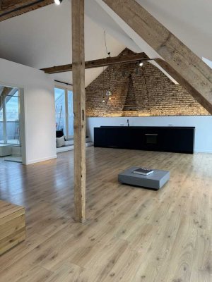 Loft am Bunten Garten: 70 m² DG, Balkon, Miele-Küche, 7 kW Klima, teilmöbliert – Top-Lage