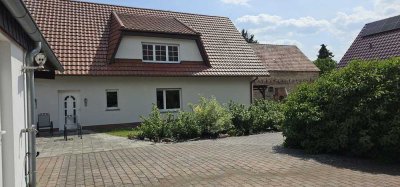 Einfamilienhaus mit EBK, Garage, PV-Anlage, Obstbäume