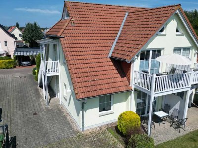 Licht, Luft & Lebensqualität – Stilvolle Maisonettewohnung mit Gartenanteil nahe der Ostsee