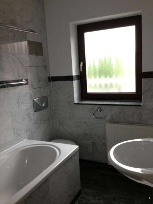 LUXUS PENTHOUSEWOHNUNG MIT BALKON UND BLICK INS GRÜNE!