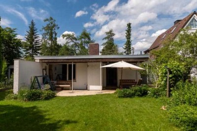 Einmalige Gelegenheit in Gräfelfing: 70er Jahre Bungalow mit uneinsehbarem Garten in ruhiger Lage