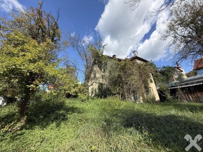 Sonniges Grundstück mit abbruchsreifem/stark sanierungsbedürftigem Haus im Ortskern von Kumberg