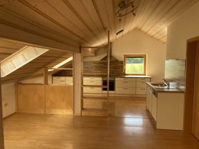 Charmante-Gemütliche Dachgeschosswohnung in ruhiger Lage, mit toller Aussicht in Bodenkirchen/Aich