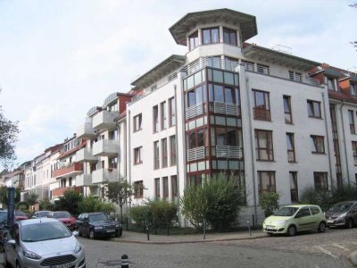 Top Lage im Viertel! Hervorragend geschnittene 3 Zi., Gäste-WC, Terrasse, Balkon, TG-Stellpl.