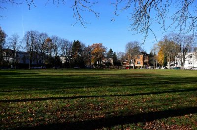 Westend: Freiräume! 2 bezugsfreie, nebeneinanderliegende Wohnungen, Lift & TG-Stellplatz!