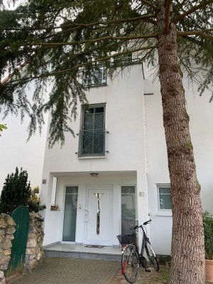Gepflegtes Reihenendhaus mit sechs Zimmern und EBK in Lindenhof, Mannheim