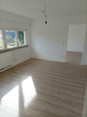 TOP: Schöne, helle, 2-Zi.-Wohnung in ruhiger Wohnlage, EBK, Terrasse, TL-Bad
