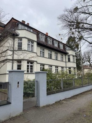 Dachgeschoss- Mansardenwohnung mit ausbaufähigem Spitzboden
