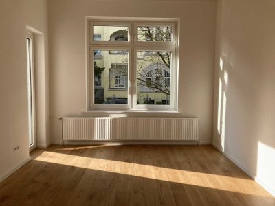 Erstbezug nach Kernsanierung  helle 4 Zimmer Wohnung mit 2 Balkonen