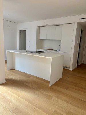 Sonnige Terrassenwohnung mit 18 qm Süd-Terrasse & Premium-Zugang zu Coworking/ Fitness