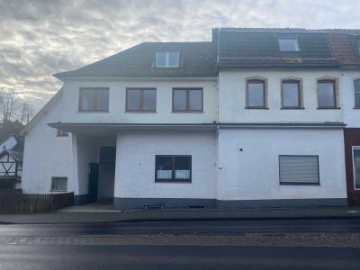 Mehrfamilienhaus mit derzeit 4 abgetrennten Wohnungen als Anlage oder zur Eigennutzung