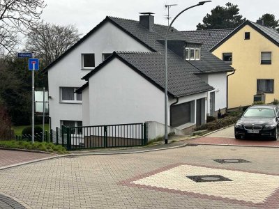 Erstbezug nach Sanierung: freundliche 3,5-Zimmer-Wohnung in Bochum mit Blick ins Grüne
