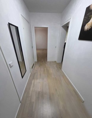 Hübsche helle 3-Zimmerwohnung mit Balkon und Blick ins Grüne in Kaiserswerth