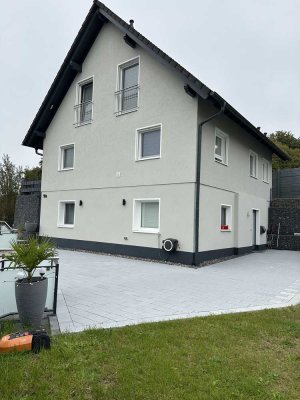 Modernes Traumhaus mit Heimkino, Garten und Fernblick