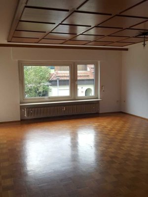 Attraktive und gepflegte 4-Zimmer-Erdgeschosswohnung mit Einbauküche in Limbach Wagenschwend