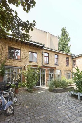 Idyllische denkmalgeschützte Hofanlage im Herzen von Ehrenfeld: 4-Zi. Maisonette-Terrassen-Wohnung