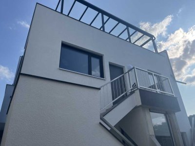 Erstbezug mit Balkon und Einbauküche: Exklusive 3.5-Raum-Wohnung mit geh. Innenausstattung