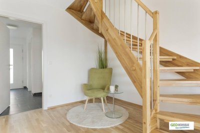 Moderne Doppelhaushälfte in Neumarkt: Minimale Heizkosten dank Niedrigstenergiebauweise. Bezugsfertig!
