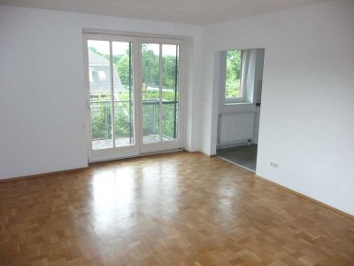 Norderstedt-Friedrichsgabe, schöne ruhige 3-Zi.-Whg. m. Balkon, Ebk, V'bad, Parkett u. TG-Stellplatz