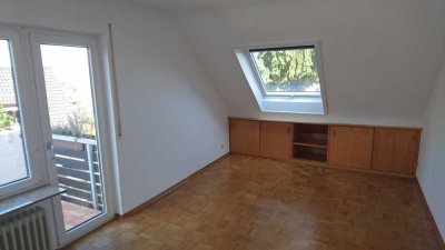 ***Privat*** Helle 2-Zimmer DG-Wohnung mit Balkon und Blick auf den Fernsehturm in bevorzugter Lage