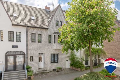 Schmuckes Stadthaus in zentraler Lage mit viel Grund - Königsdorf