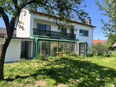 Charmantes Zweifamilienhaus in ruhiger Lage von Forstinning