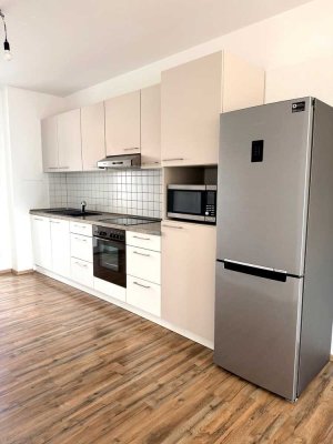 Helle 2-Zimmer-Wohnung mit Balkon, offener Wohnküche und Aufzug im sanierten Altbau